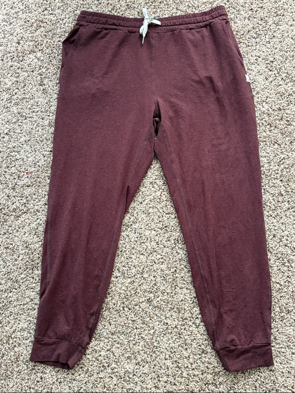 Vuori maroon halo performance joggers